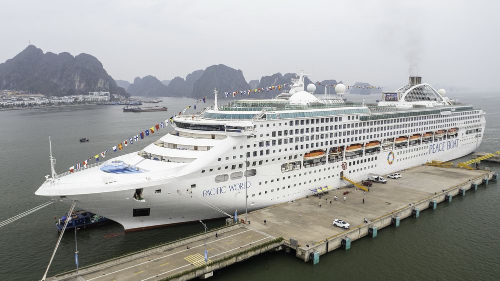 Japanese cruise ship to arrive in Halong bay for the first time